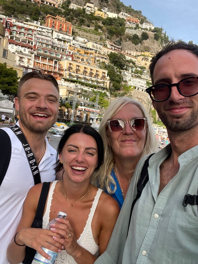 A sunset sail along Positano’s coast, a secret ring, and a moment she’ll never forget. This surprise proposal turned the Amalfi dream into forever. Romantic, emotional, and cinematic to the last detail.