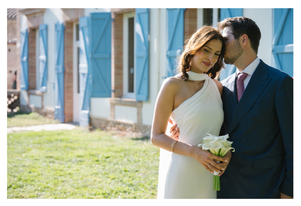 Romantic couple portraits at sunset by Toulouse wedding photographer.