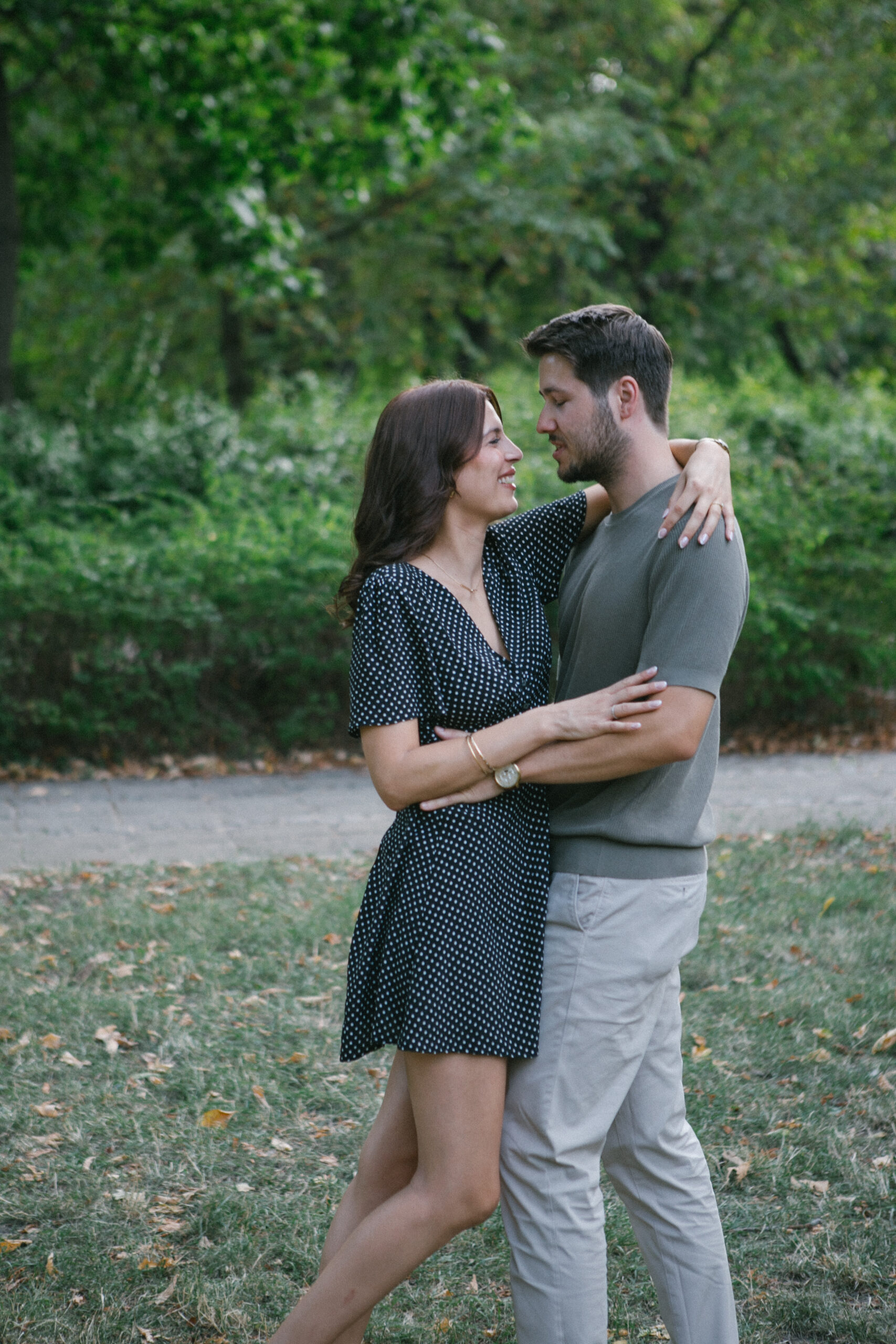 Kristof and Kenza during their engagement session in Toulouse, laughing together in the park before their wedding.